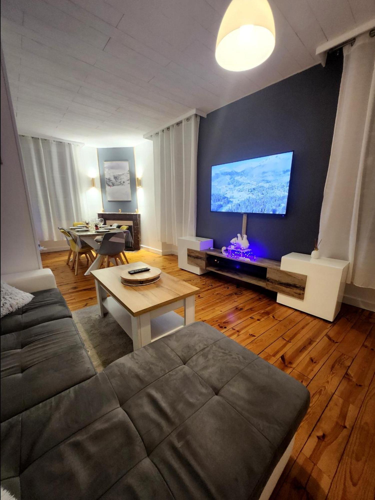 Vic-sur-Cère Chaleureux Appartement Refait A Neuf מראה חיצוני תמונה